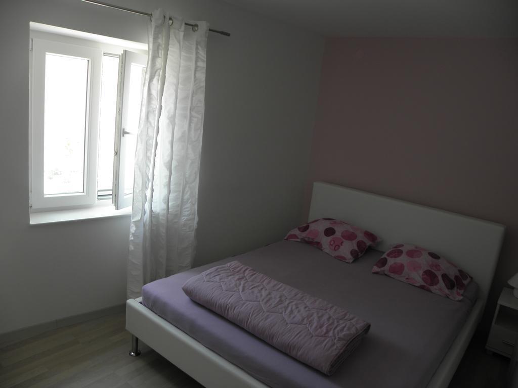 Apartment Jartic بيتينا الغرفة الصورة