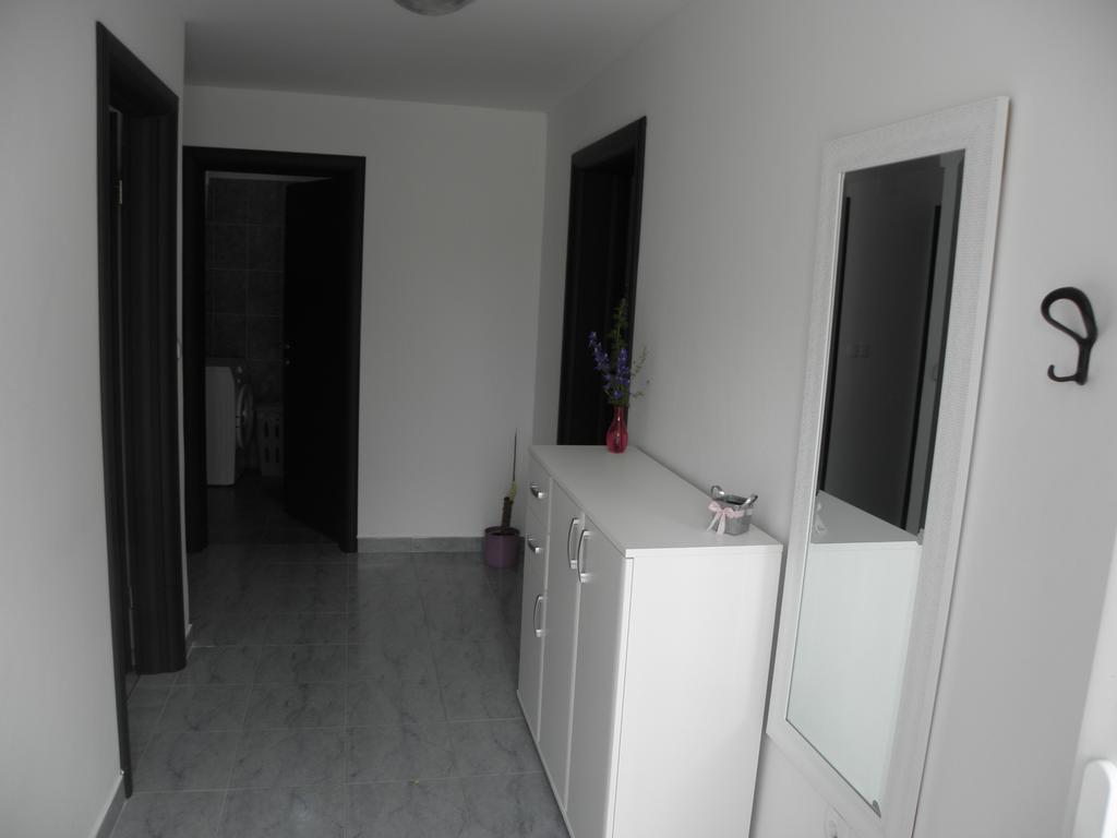 Apartment Jartic بيتينا الغرفة الصورة