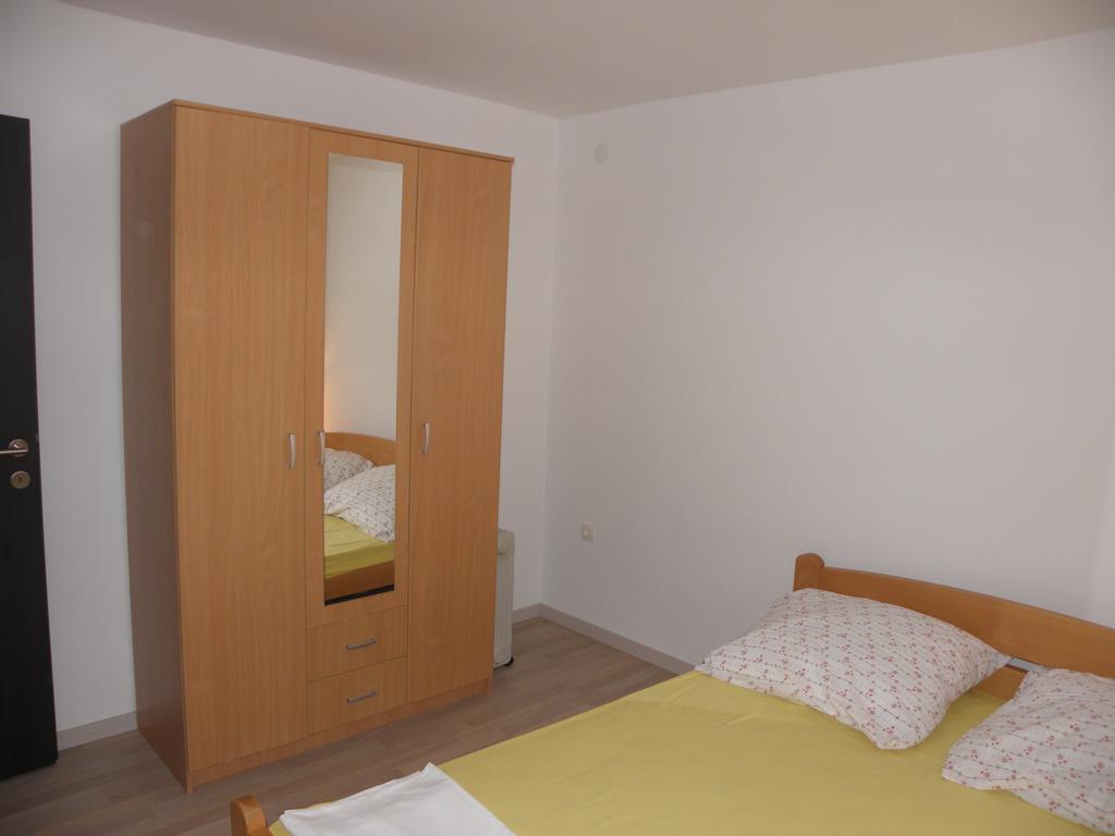 Apartment Jartic بيتينا الغرفة الصورة