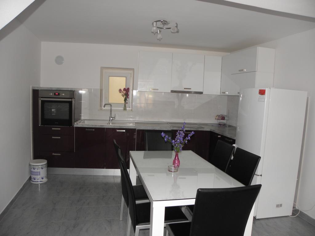Apartment Jartic بيتينا الغرفة الصورة
