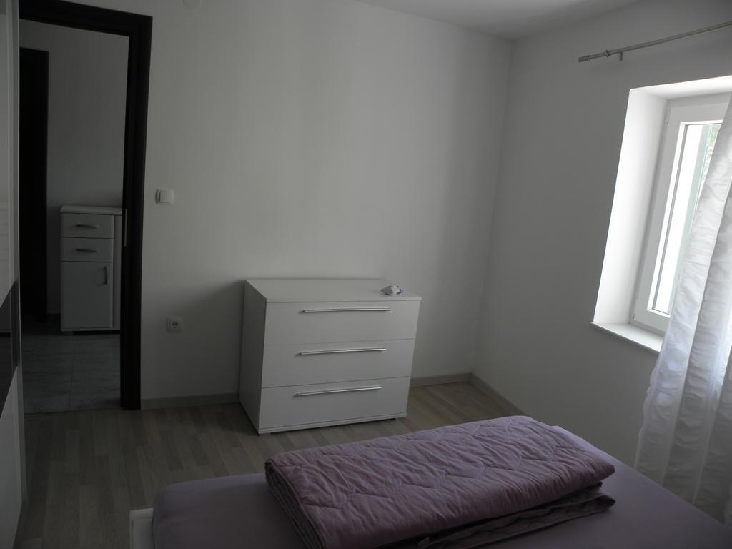 Apartment Jartic بيتينا الغرفة الصورة