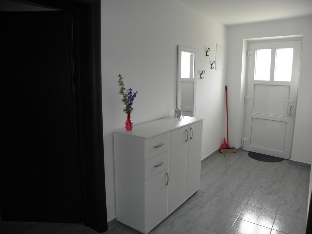 Apartment Jartic بيتينا الغرفة الصورة